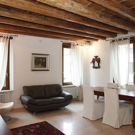 Centre 2 Bedroom Flat Верона Екстериор снимка