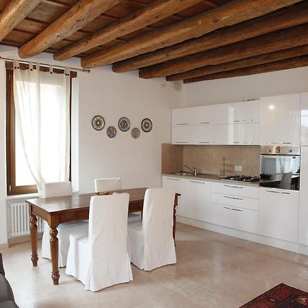 Centre 2 Bedroom Flat Верона Екстериор снимка