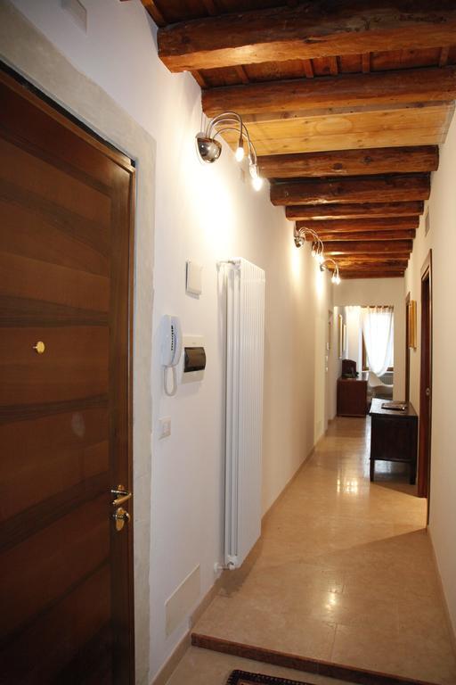 Centre 2 Bedroom Flat Верона Екстериор снимка