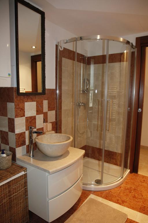 Centre 2 Bedroom Flat Верона Екстериор снимка