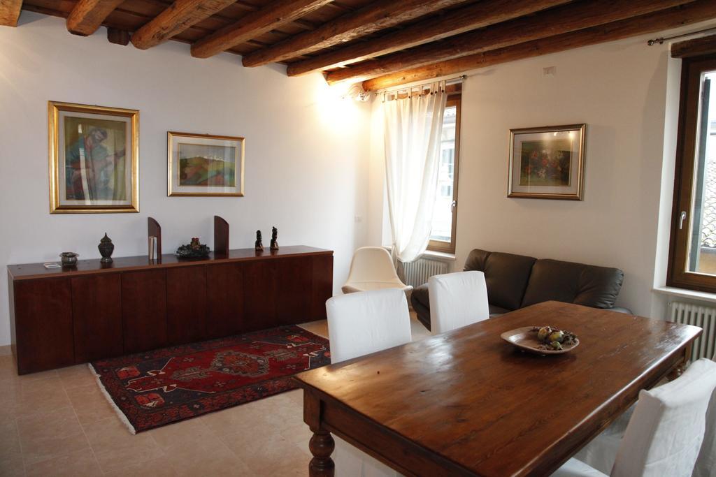 Centre 2 Bedroom Flat Верона Екстериор снимка