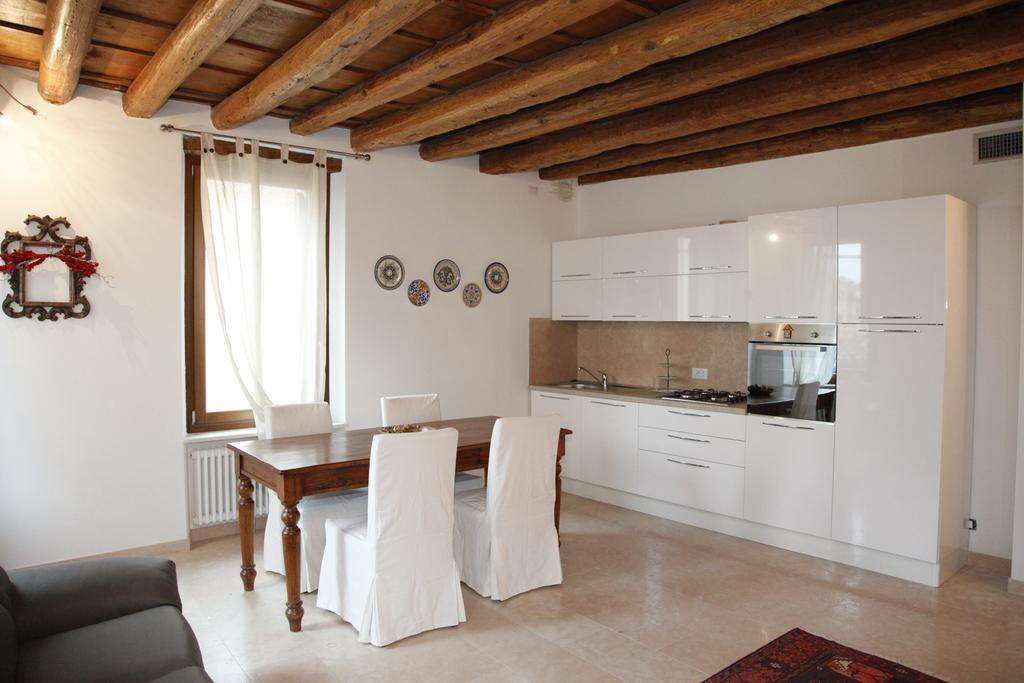 Centre 2 Bedroom Flat Верона Екстериор снимка